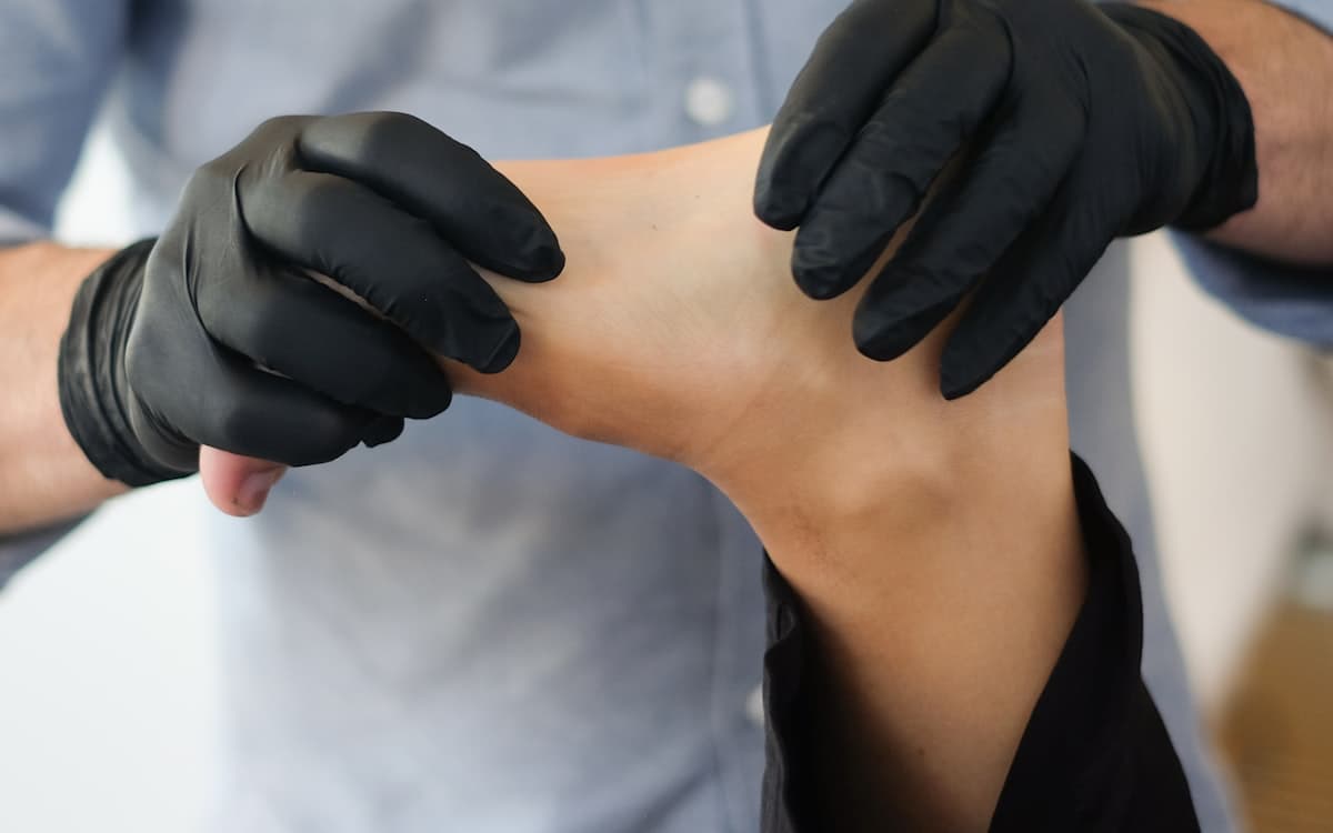 A clinician examines a patient's knee before planning pain care.